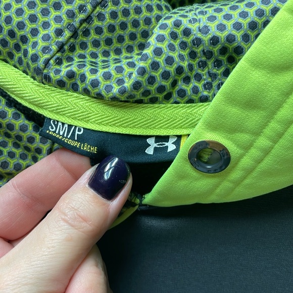 Adult small under armor sweatshirt, missing hood string - Picture 2 of 3